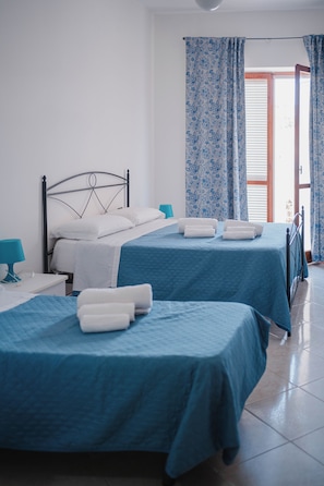 Classic-Apartment, Balkon, Stadtblick | Zimmersafe, Verdunkelungsvorhänge, kostenloses WLAN, Bettwäsche