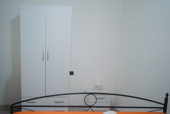 สแตนดาร์ดอพาร์ทเมนท์, ระเบียง, วิวเมือง | ตู้นิรภัยในห้องพัก, ผ้าม่านกันแสง, Wi-Fi ฟรี, ผ้าปูที่นอน