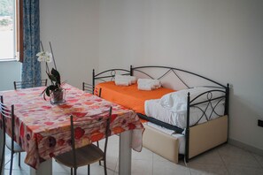 สแตนดาร์ดอพาร์ทเมนท์, วิวเมือง | บริเวณนั่งเล่น