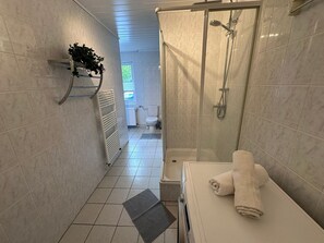 Douche, serviettes fournies