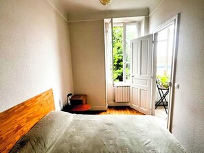 1 chambre, fer et planche à repasser, Wi-Fi gratuit, draps fournis