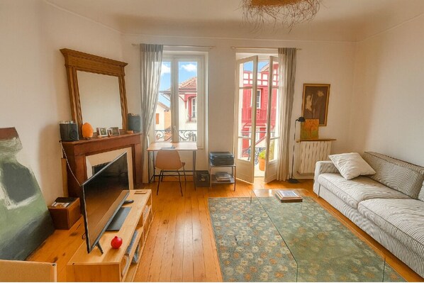 Smart TV, books, music library