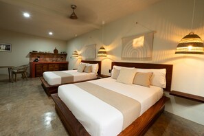 Individually decorated, individually furnished, desk, laptop workspace - Casa Nogales (Santa Maria Colotepec)