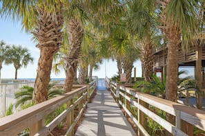 Property grounds - Regency Isle 1010 by Liquid Life (Orange Beach)