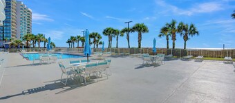 Regency Isle 1010 by Liquid Life