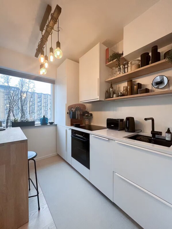 Micro-ondes, four, plaque de cuisson, lave-vaisselle