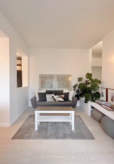 1 Bedroom Centrally Located by The Lakes
