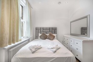 1 bedroom, iron/ironing board, travel cot, WiFi - Contemporary 1B apartment - Paddington St (Greater London)