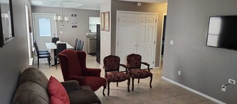 2 Bedrooms Apt near Univeristy