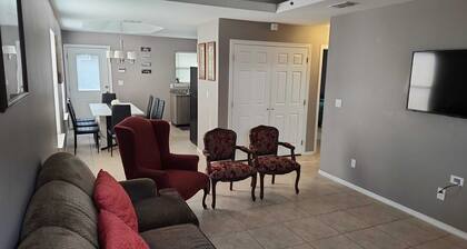 2 Bedrooms Apt near Univeristy