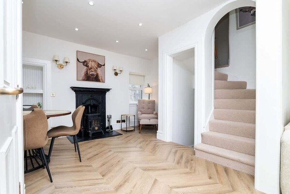 Interior - 2 Bedroom Cottage-Hot Tub-Free Parking (Edinburgh Area)