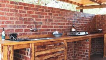 Comfort Tent, Patio, Garden View | Private kitchen | Fridge, stovetop, cookware/dishes/utensils