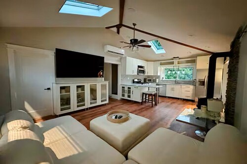 Stylish Suburban Retreat – Peaceful, Private, and Close to It All