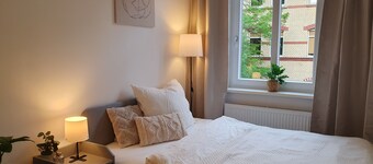 Inviting, light-flooded 2-room apartment, lovingly decorated awaits you.