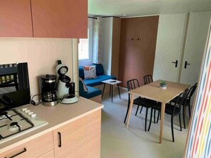 Interior - ZEcamping 3 étoiles piscine chauffée animaux acceptés mobil-home TV LV (Verruyes)