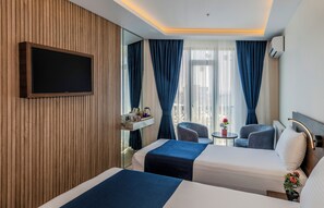 Ropa de cama de alta calidad, minibar y escritorio