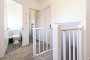 Interior - Kneeton Vale (Nottingham)