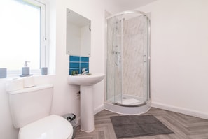 House, 4 Bedrooms | Bathroom | Shower, free toiletries, towels, soap
