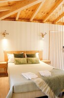 Classic Loft, Mountain View | Soundproofing, free cribs/infant beds, free WiFi, bed sheets