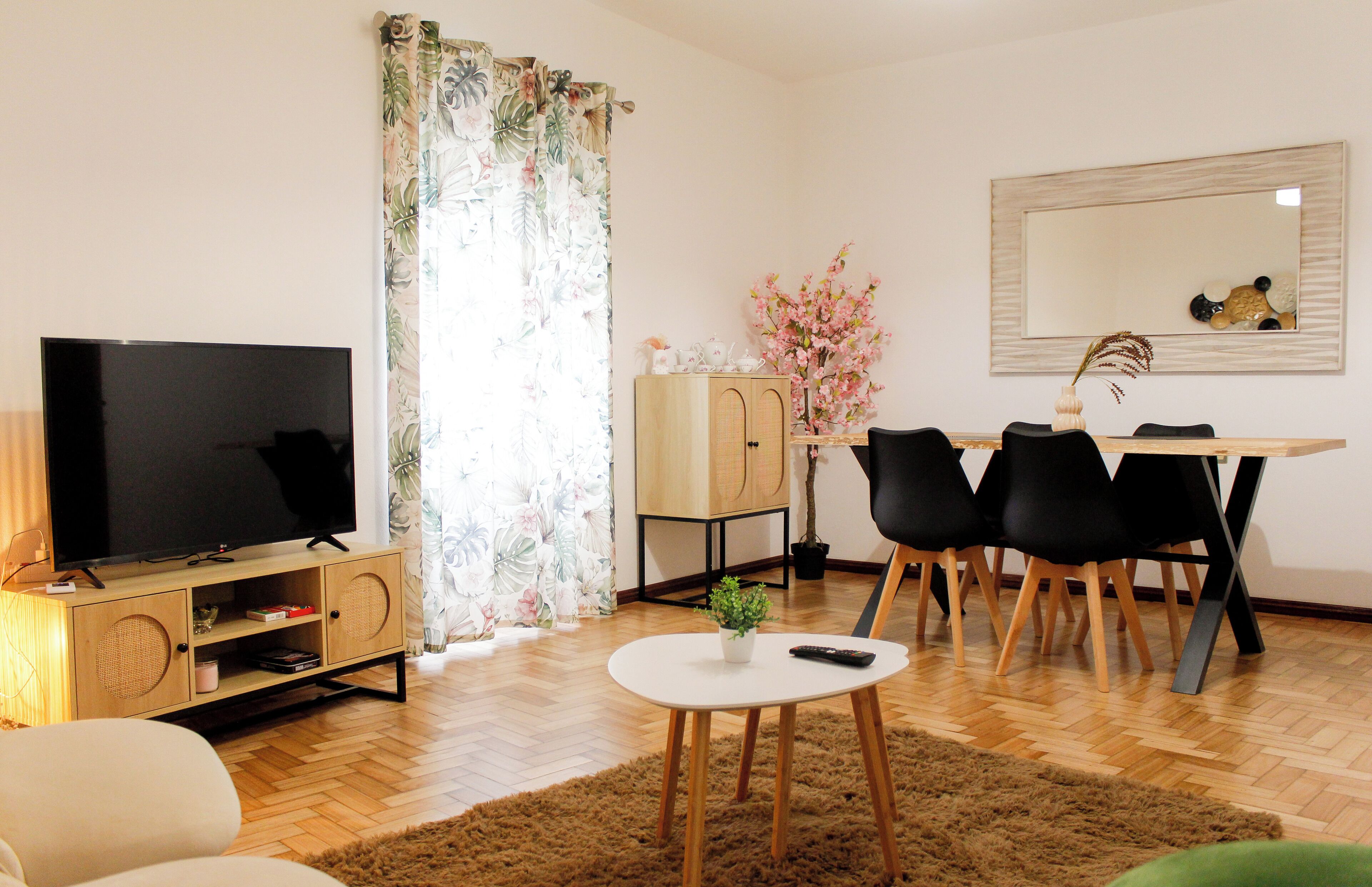 Classic House, Balcony, Hill View | Soundproofing, free cribs/infant beds, free WiFi, bed sheets