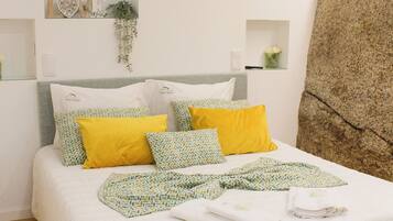 House, Balcony, Garden View | Soundproofing, free cribs/infant beds, free WiFi, bed sheets