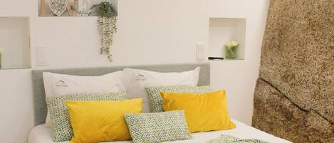 Casa, balcón, vistas al jardín | Sistema de insonorización, cunas gratuitas, wifi gratis y ropa de cama