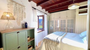 2 bedrooms, desk, iron/ironing board, WiFi - The Cliffs - Cedeira Bay (Cedeira)