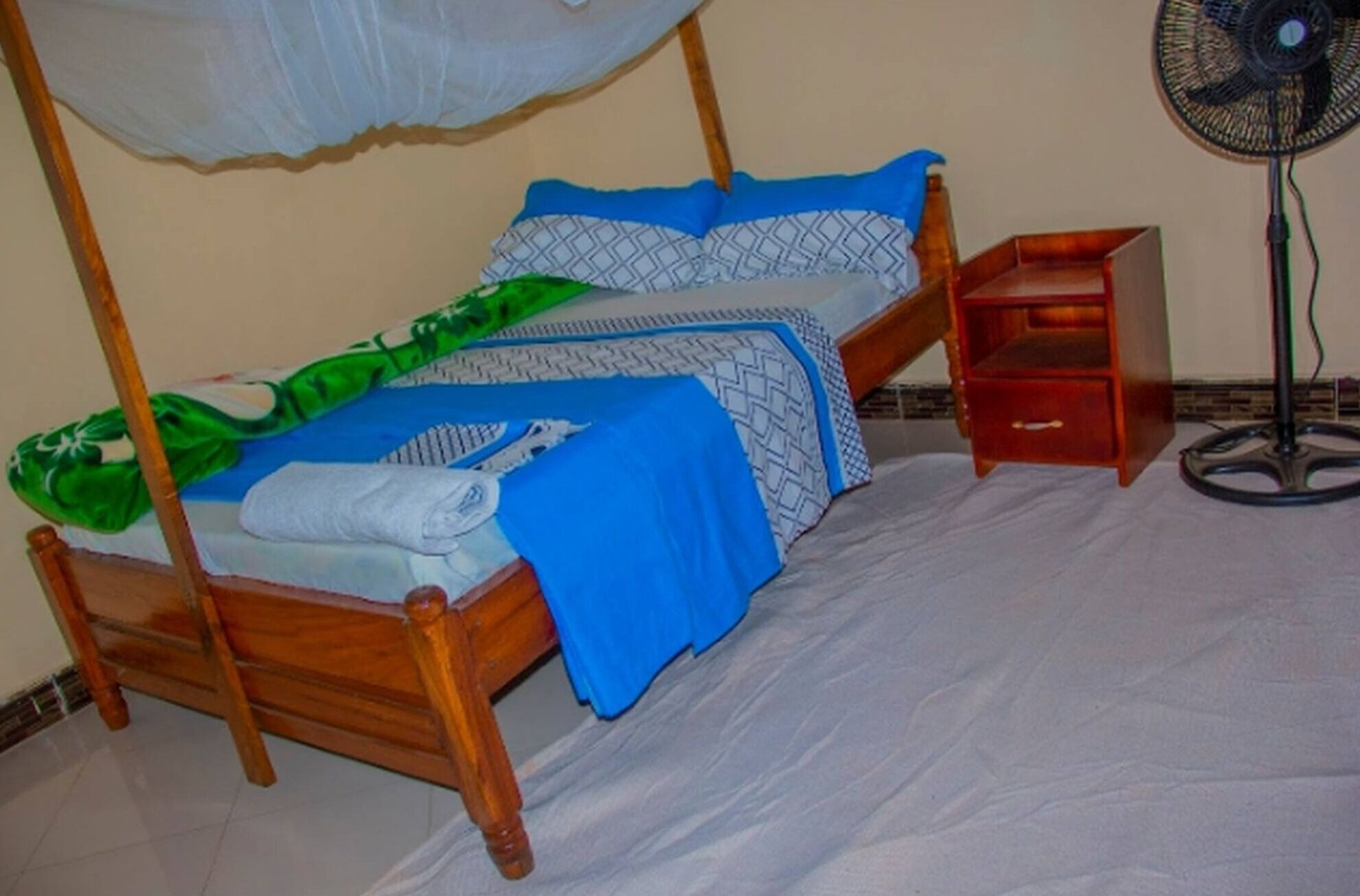 2 makuuhuonetta, silitysrauta/-lauta, internet, vuodevaatteet