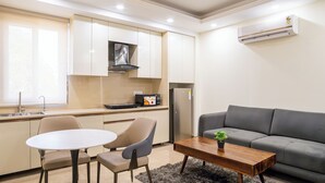 Studio, City View | Living area - Housr Sector 43 Near One Horizon Centre (Gurugram)