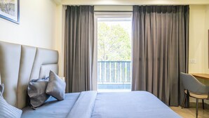 Studio, City View - Housr Sector 43 Near One Horizon Centre (Gurugram)