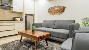 Studio, City View | Living area - Housr Sector 43 Near One Horizon Centre (Gurugram)