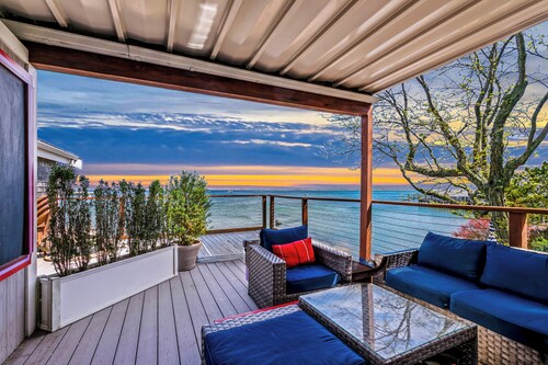 Stunning Views - West End Waterfront w/ Parking