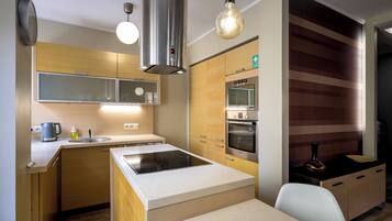 Comfort Apartment, City View | Private kitchenette
