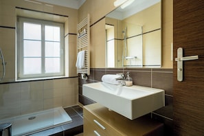 Comfort Apartment, City View | Bathroom