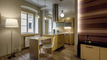 Comfort Apartment, City View | In-room dining