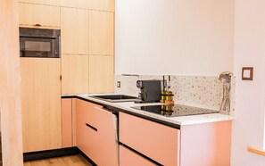 Refrigerador, microondas, horno y lavavajillas 