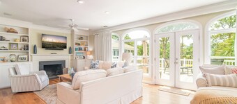 Spacious, Light-Filled Villa with Stunning Marsh Lake Views *Loafer's Glory*