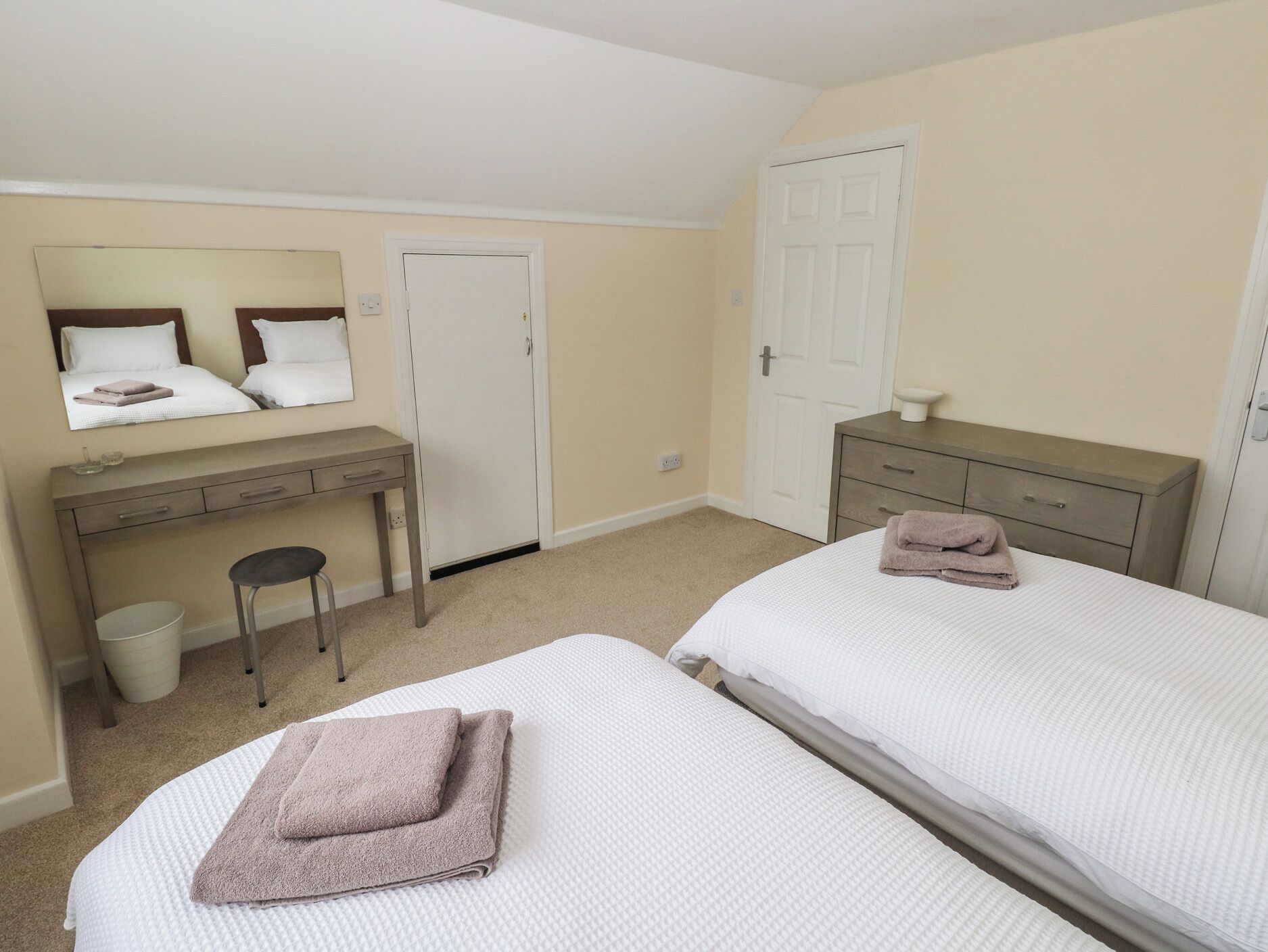 3 bedrooms, individually decorated, individually furnished, free WiFi