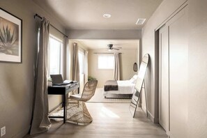 4 bedrooms, desk, WiFi, bed sheets