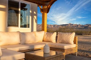Terrace/patio - Desert Wonder | Spa | Gorgeous Views | Stargazing (Joshua Tree)