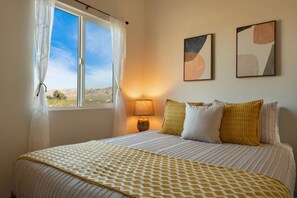 Iron/ironing board, free WiFi, bed sheets