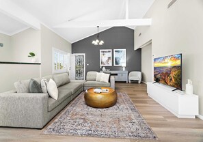 Televisión, videojuegos, oficina