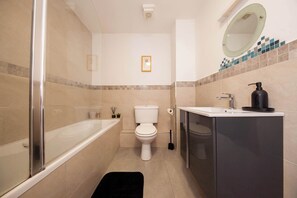Shower, hair dryer - Stylish and trendy 2bed apartment in city centre. (Dublin)