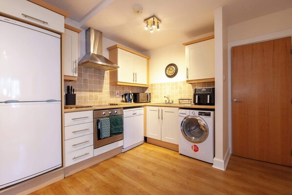 Fridge, microwave, oven, stovetop