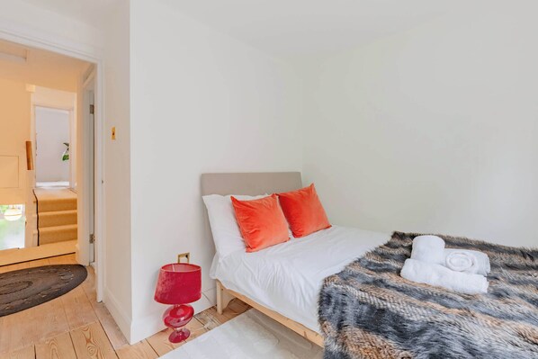 4 chambres, fer et planche à repasser, accès Internet, draps fournis