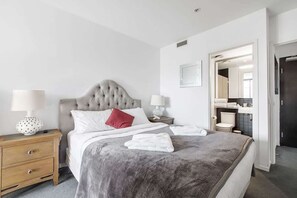 2 bedrooms, iron/ironing board, WiFi, bed sheets - Docklands City Escape  Views, Pool, Gym & Parking (Docklands)