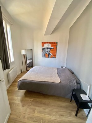 1 chambre, fer et planche à repasser, Wi-Fi, draps fournis