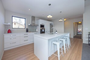 Fridge, microwave, stovetop, dishwasher
