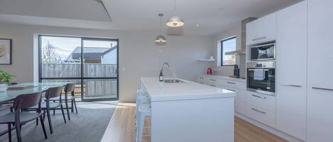 Fridge, microwave, stovetop, dishwasher