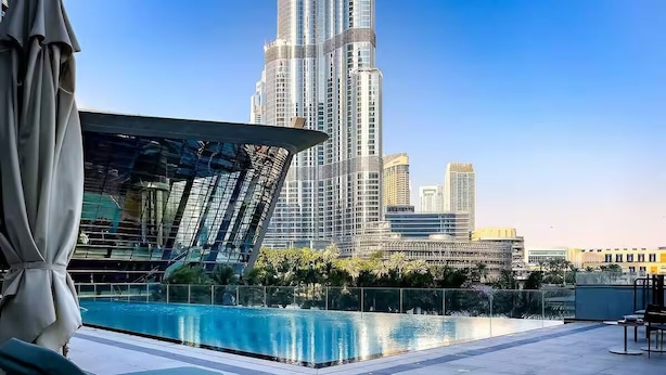 Outdoor pool - Stunning Burj Khalifa & Fountain Views (Dubai)